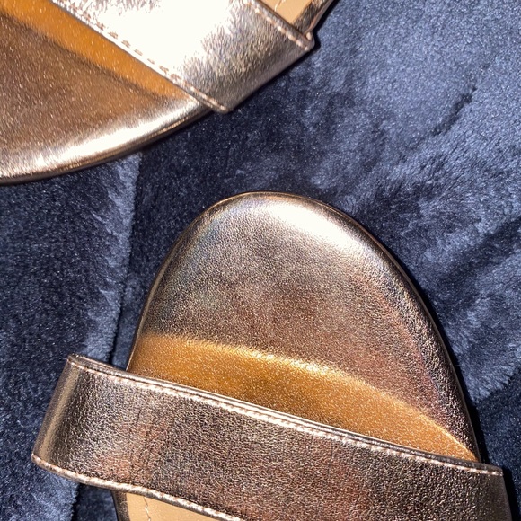 GOLD STEVE MADDEN SANDALS - Picture 5 of 6